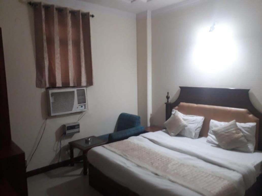 Hotel Ivory Palace เดลี ภายนอก รูปภาพ